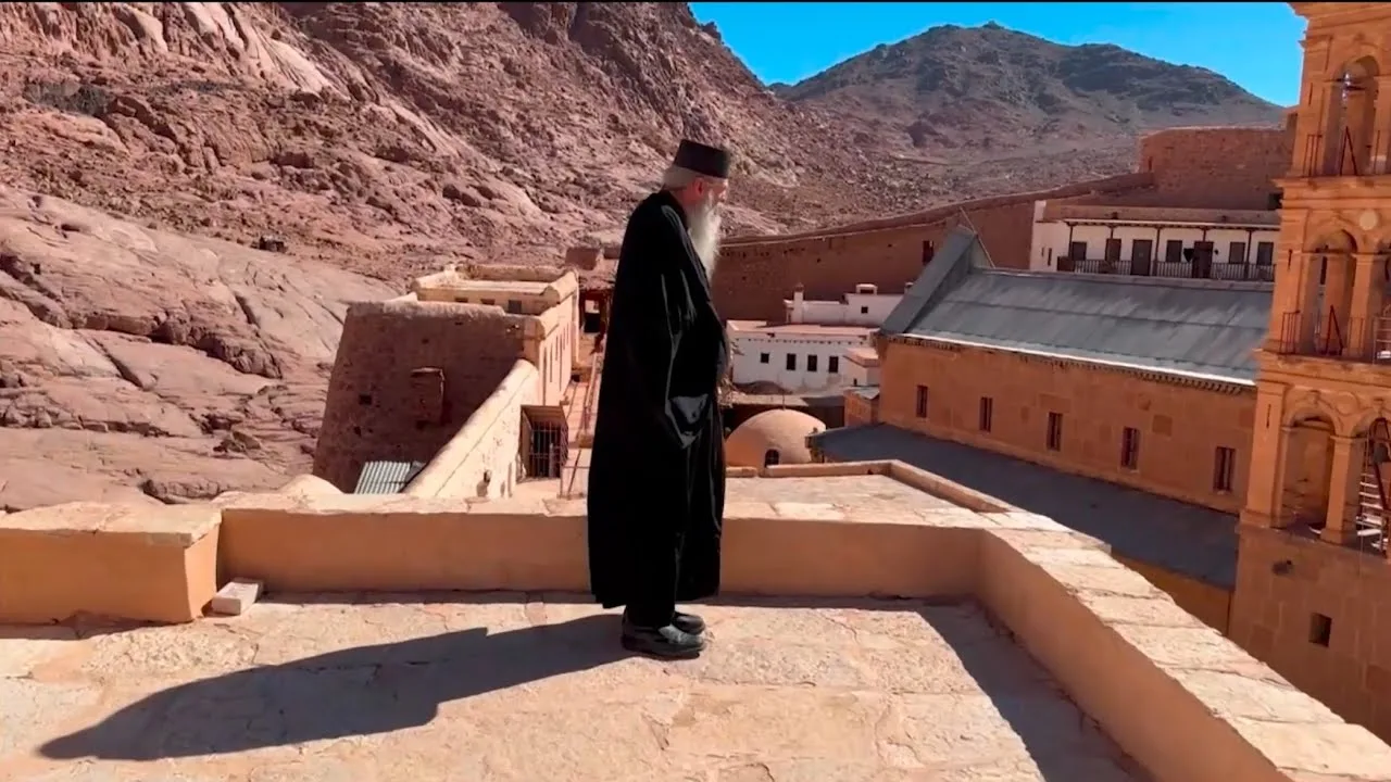 رحلة دير سانت كاترين ودهب – روحانية الجبال وسحر البحر